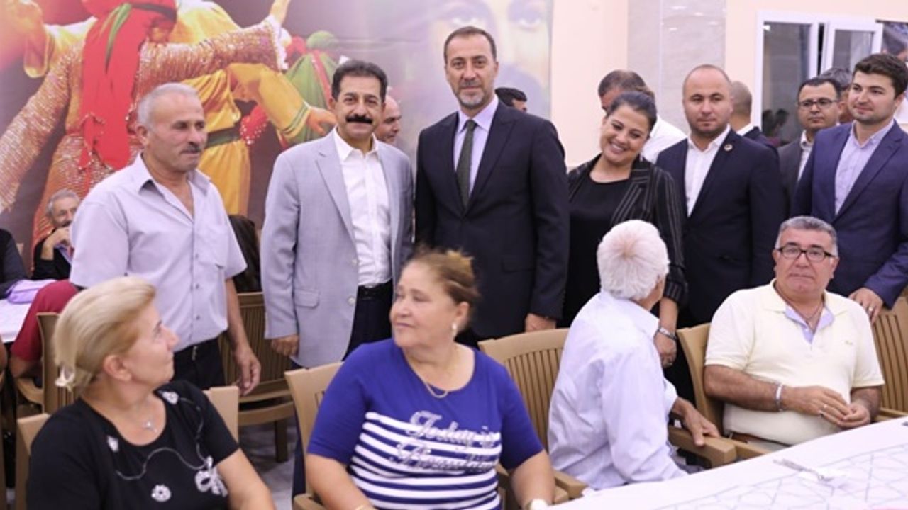 MHP'li Başkan cemevinde iftar verdi