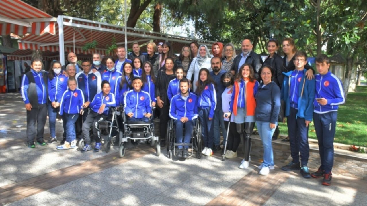 Silivri Belediyesi paralimpik şampiyonları ağırladı