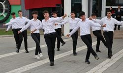 Dansları hayran bıraktı
