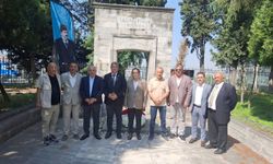 İYİ Partililer Talat Paşa anıtını ziyaret etti