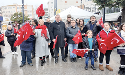 İYİ Parti bayrak dağıttı