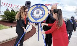 Atatürk Anıtı'na çelenkler sunuldu