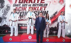 Silivrili gençler madalyaları paylaştı