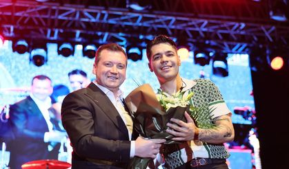 Yangın gölgesinde konser