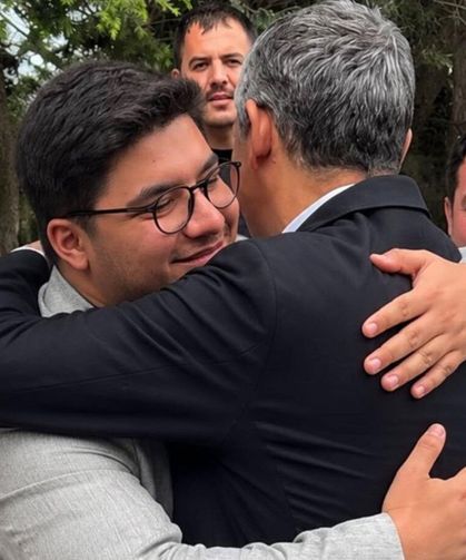 Özgür Özel'e Silivri'de sıcak karşılama