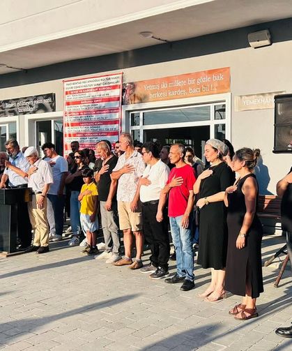 Cemevi'nde aşure lokması