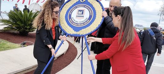 Atatürk Anıtı'na çelenkler sunuldu