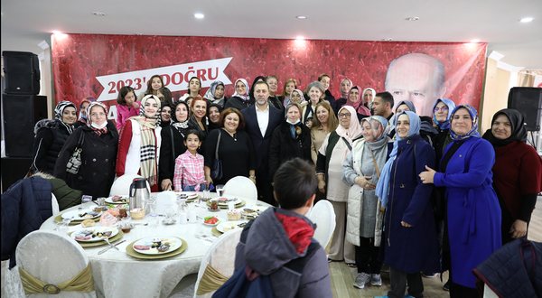 MHP’den çok kalabalık kadınlar toplantısı  