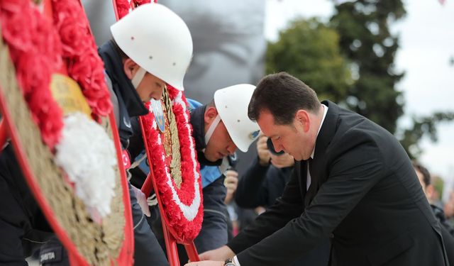 Atatürk saygı ve özlemle anıldı