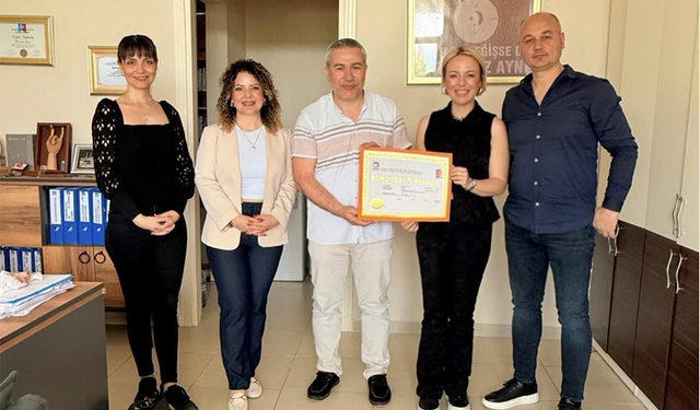 Kandemir tescil belgelerini verdi