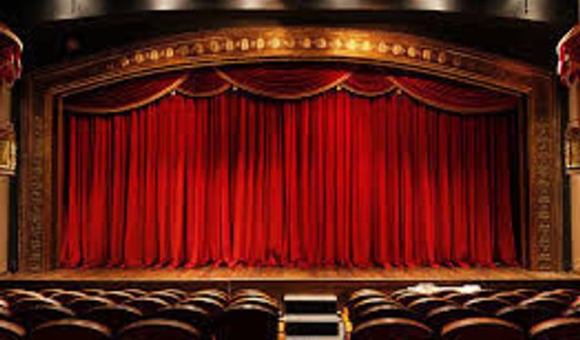 Mali müşavirler tiyatroya gidiyor