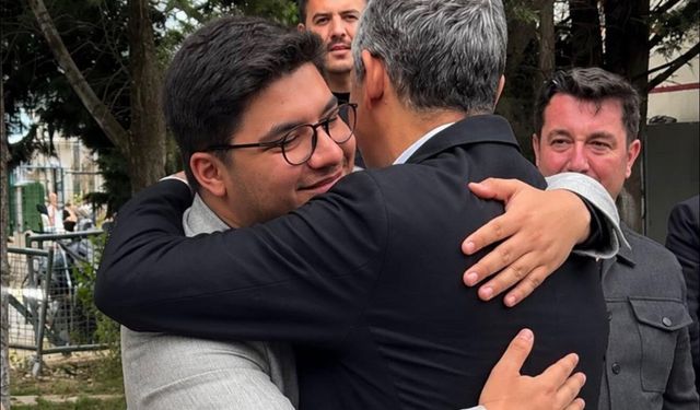 Özgür Özel'e Silivri'de sıcak karşılama