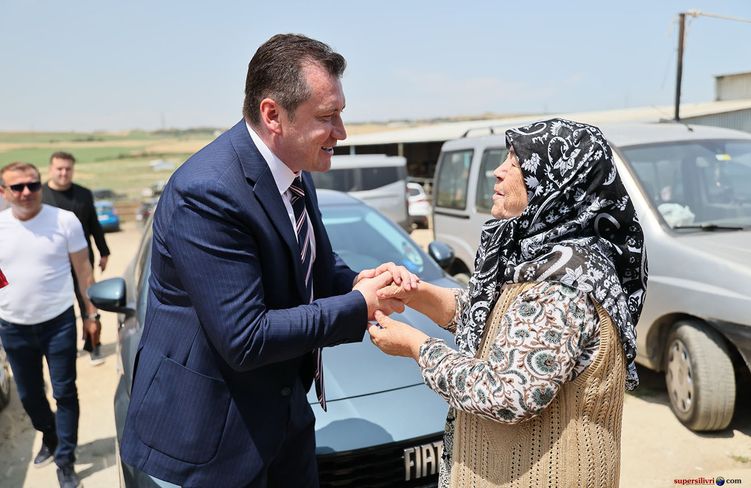 Devamlı halkın arasında