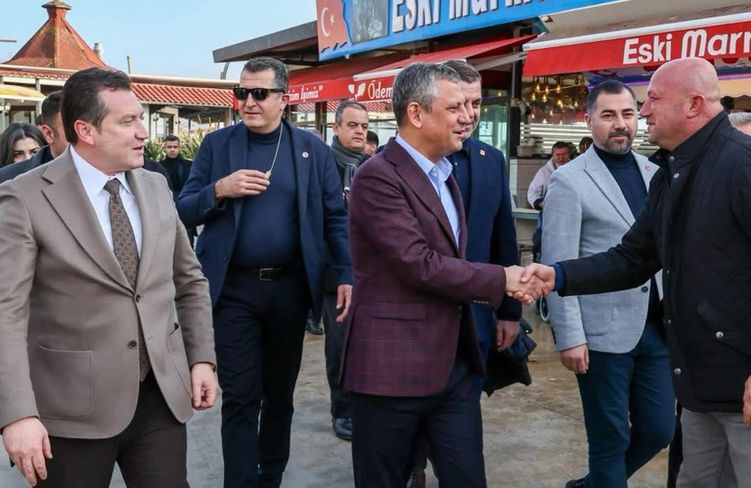 Özgür Özel Silivri sahilindeydi