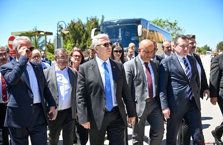 Balcıoğlu Yavaş'la birlikte Anıtkabir'de
