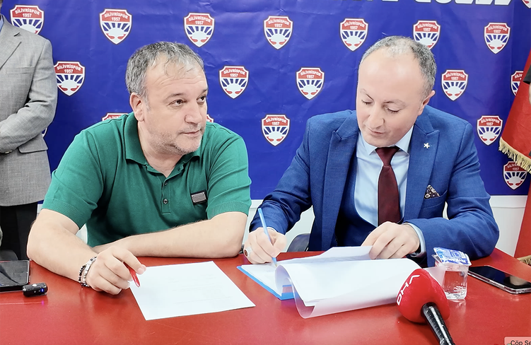 Silivrispor'da devir teslim