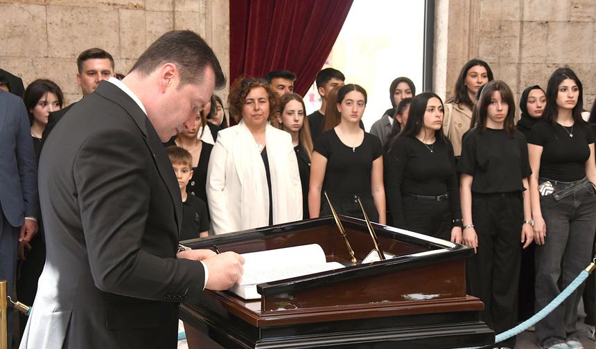 Balcıoğlu Atatürk'ün huzurunda