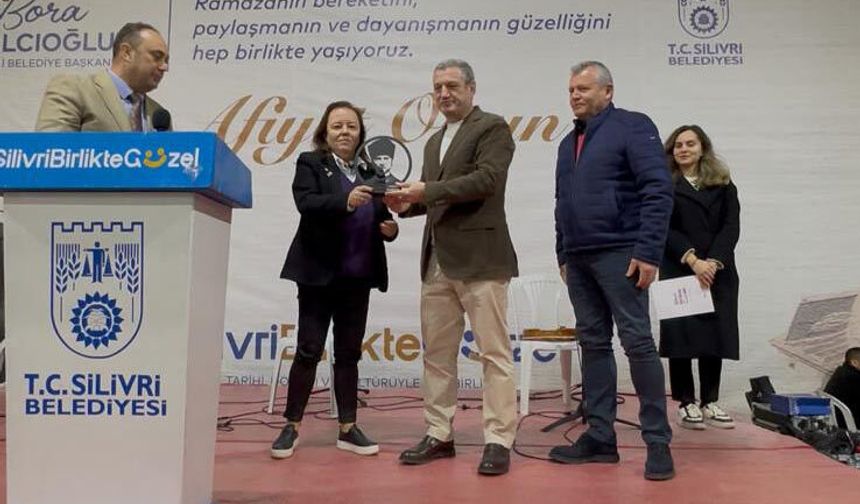 Demir'e teşekkür plaketi