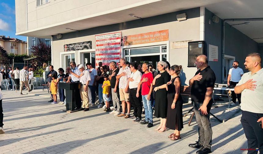 Cemevi'nde aşure lokması