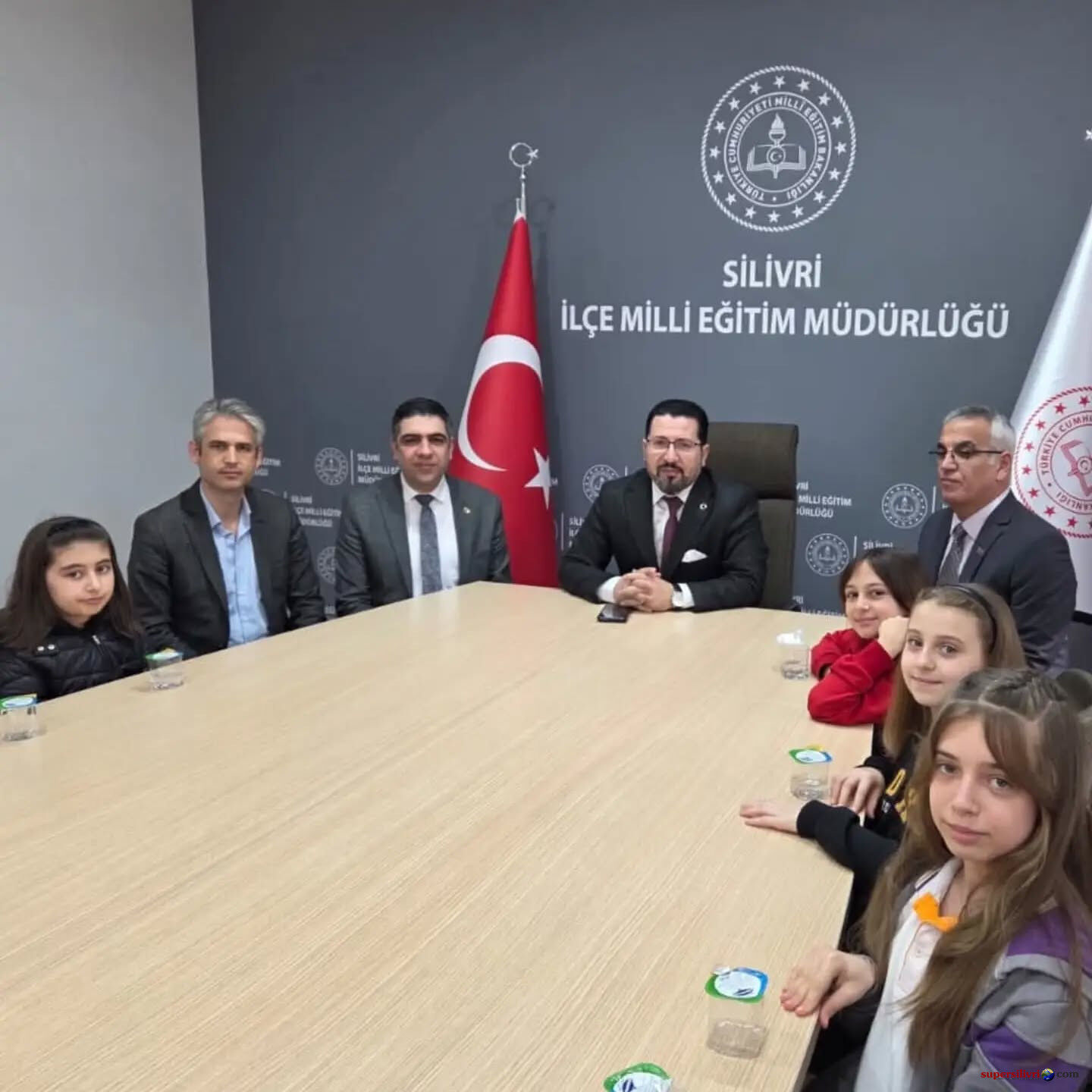 662430983 17945223093159006 8385189683463590264 N