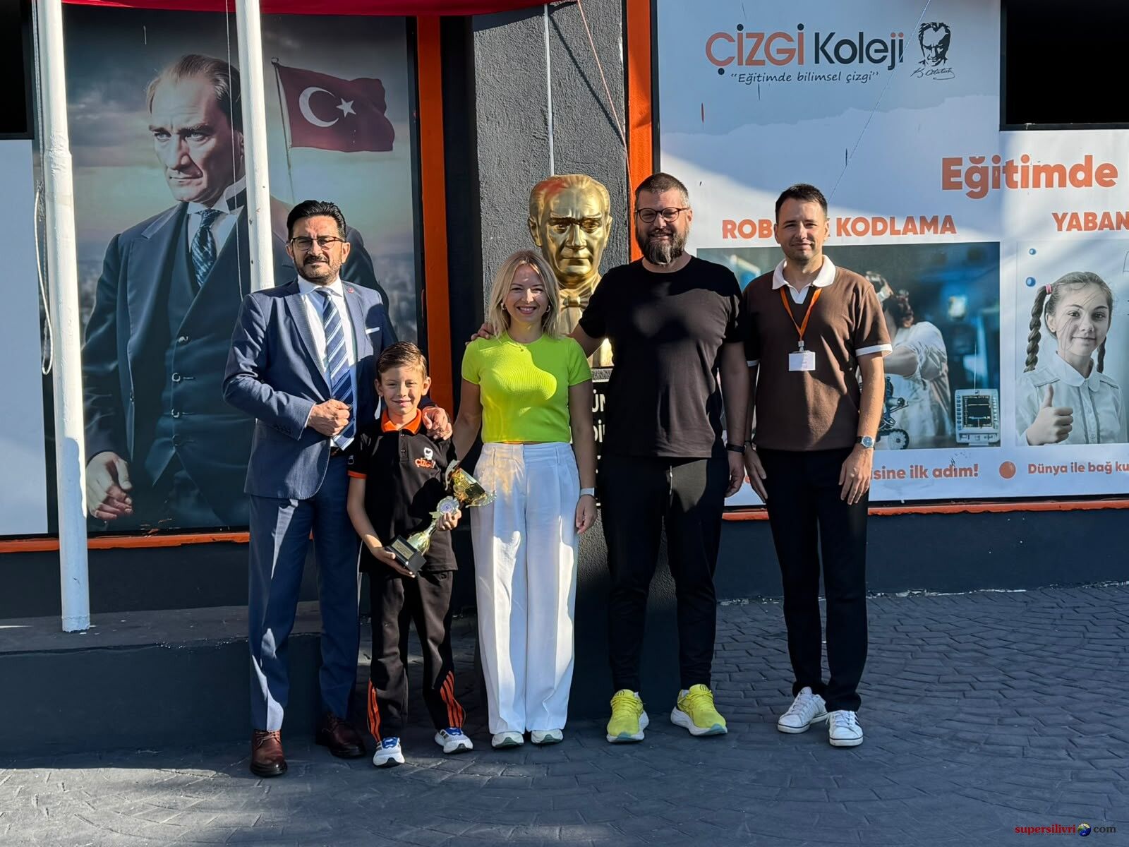 Çizgi Koleji şampiyonluk kupasıyla başladı